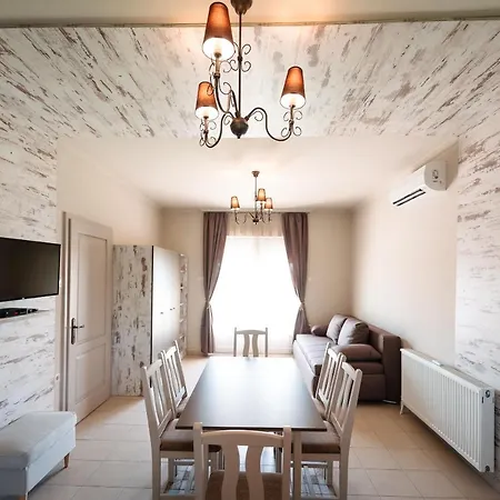 Aranyszarvas Panzio, Etterem Es Grillterasz *
