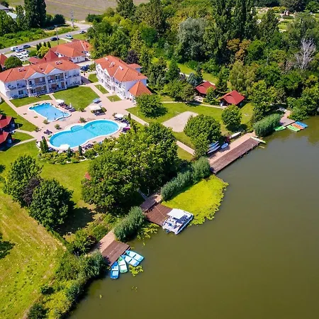 Aranyszarvas Panzio, Etterem Es Grillterasz * Szarvas