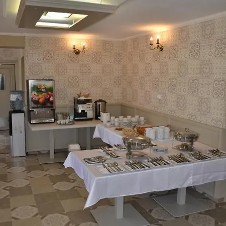 Lejlighed Aranyszarvas Panzio, Etterem Es Grillterasz