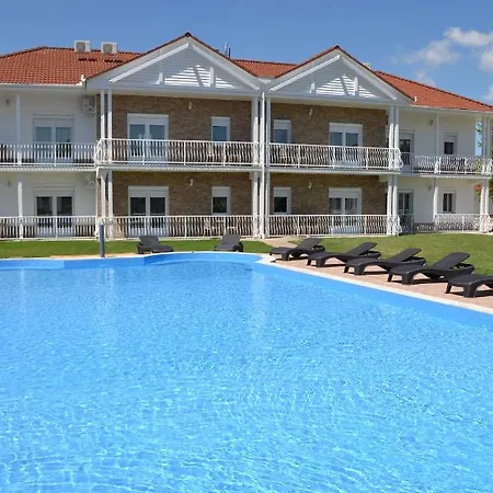 Aranyszarvas Panzio, Etterem Es Grillterasz