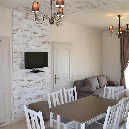 Lejlighed Aranyszarvas Panzio, Etterem Es Grillterasz *