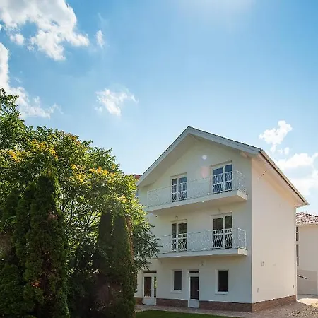 Aranyszarvas Panzio, Etterem Es Grillterasz Lejlighed