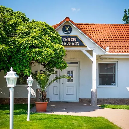 Aranyszarvas Panzio, Etterem Es Grillterasz Lejlighed