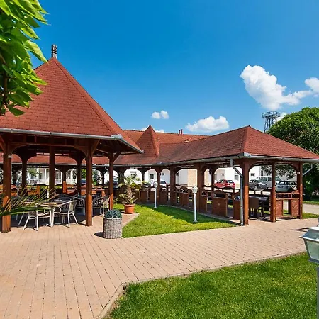 Aranyszarvas Panzio, Etterem Es Grillterasz Lejlighed Szarvas