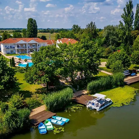 Lejlighed Aranyszarvas Panzio, Etterem Es Grillterasz
