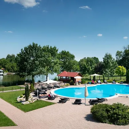 Aranyszarvas Panzio, Etterem Es Grillterasz Szarvas