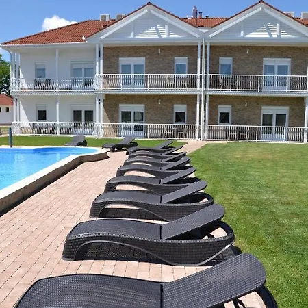 Aranyszarvas Panzio, Etterem Es Grillterasz Szarvas